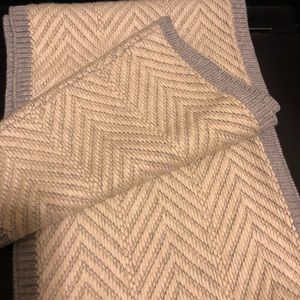 UGG INFINITY SCARF NWOT